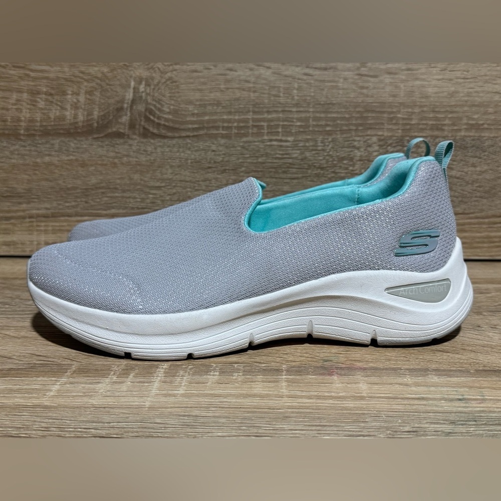 SKECHERS Women's Arch Fit Comfort Slip On Athletic Shoes Sneaker Gray size 10 - Picture 2 of 9